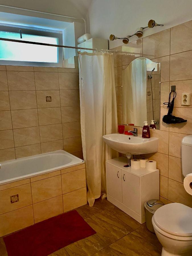 Grande Familia Apartman Appartement Eger Buitenkant foto